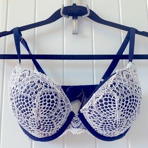 VERY SEXY PUSH-UP BRA AND MATCHING THONG